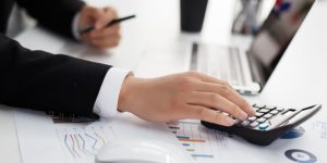 原材料价格波动，影响液晶模组测试设备生产成本